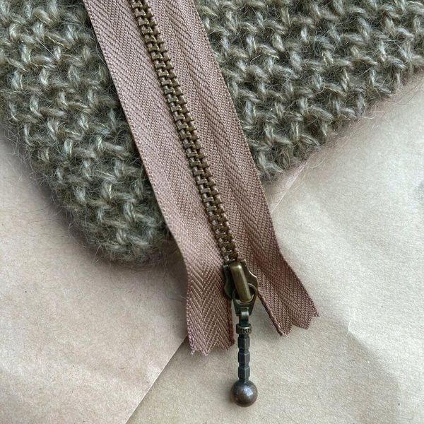 Hovedbilde Glidelås 14 cm - hasselnøtt- PetiteKnit